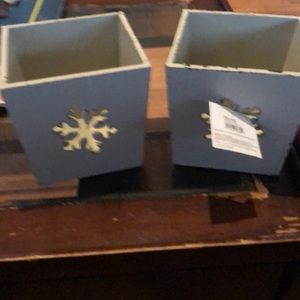 Snow flake rustic buckets